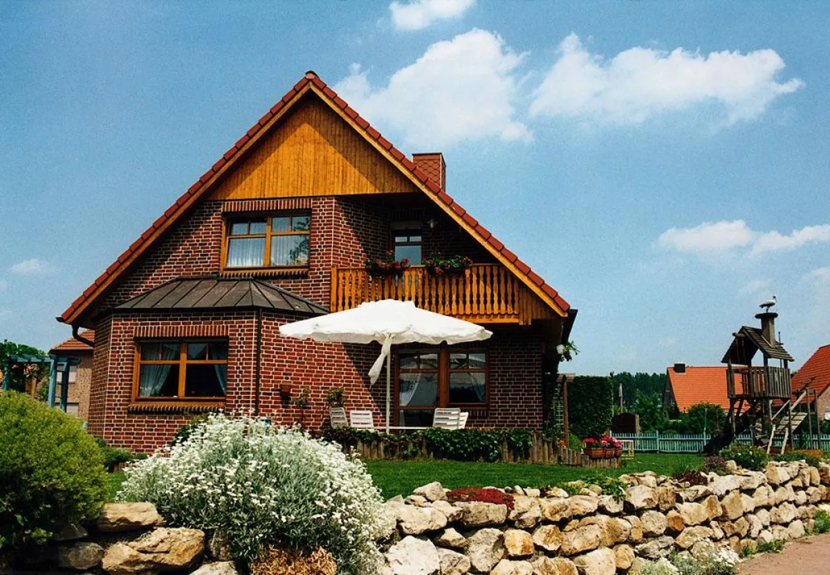 Der Traum vom eigenen Haus will gut versichert sein. Foto: LBS