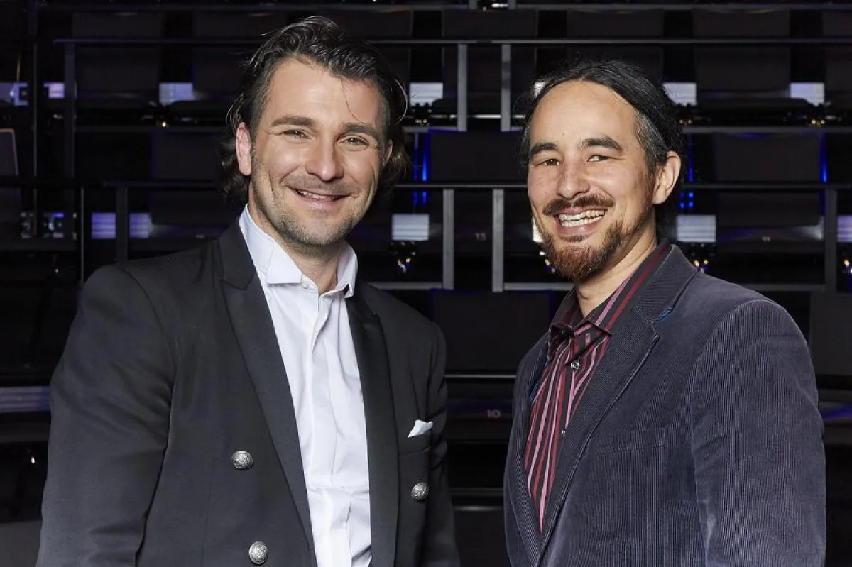 Thorsten Strotmann (links) mit dem Geschäftsführer von Stay Benjamin Wolf (rechts)