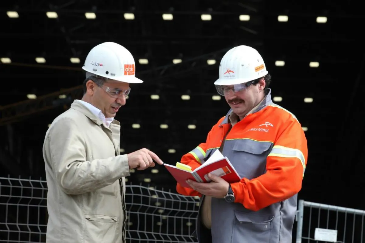 Alles genau berechnet: Die neue Hallenbeleuchtung von ArcelorMittal spart bis zu 40 Prozent Energie (Foto H. Grzebatzki)