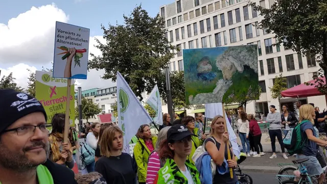 Bild: Tausende zeigen Flagge für Tierrechte in der Veggie-Hauptstadt