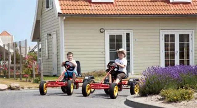 Bild: Wenn Rad und Go-Kart schon da sind: Entspannter Urlaub für Eltern und Kinder