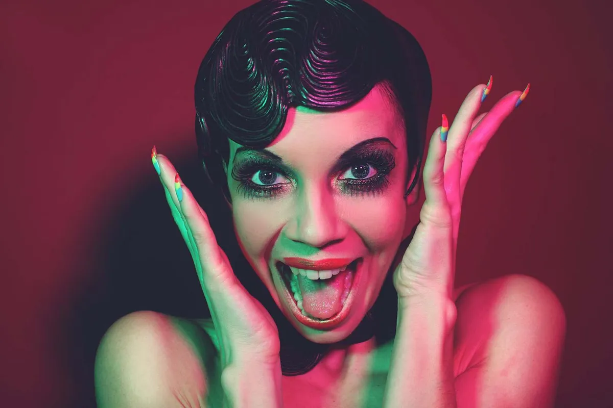 Burlesque und Crazy Horse Paris Superstar LAURIE HAGEN (© © Ayesha Hussein)