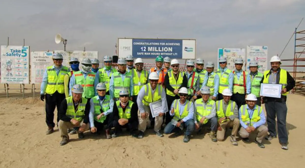 Erstklassige Teamleistung: Die unfallfreie Baustelle der Fadhili Kopplungsanlage geht zügig voran.