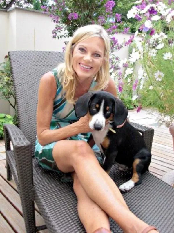 Nina Ruge und Sennenhund Lupo