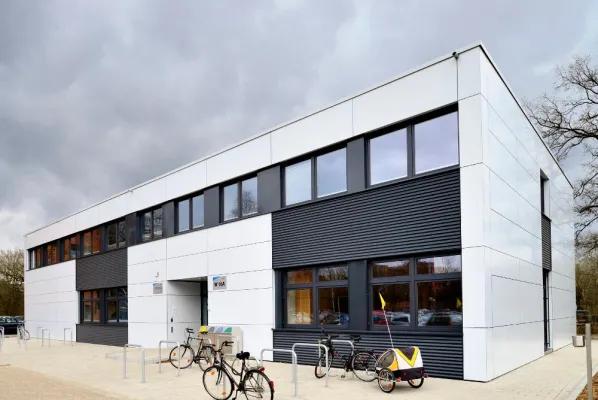 Bild: Seminargebäude in Modulbauweise erschließt neue Medizinfakultät der Uni Oldenburg