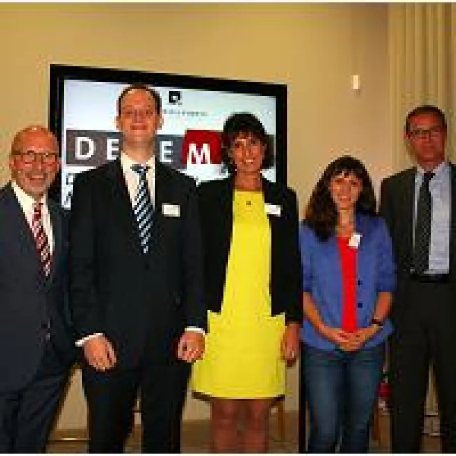 Stephan Pregizer, Joscha Brunßen, Dr. Manju Guha, Dana Glöß und Dr. Roy Kühne(v.l.n.r.)