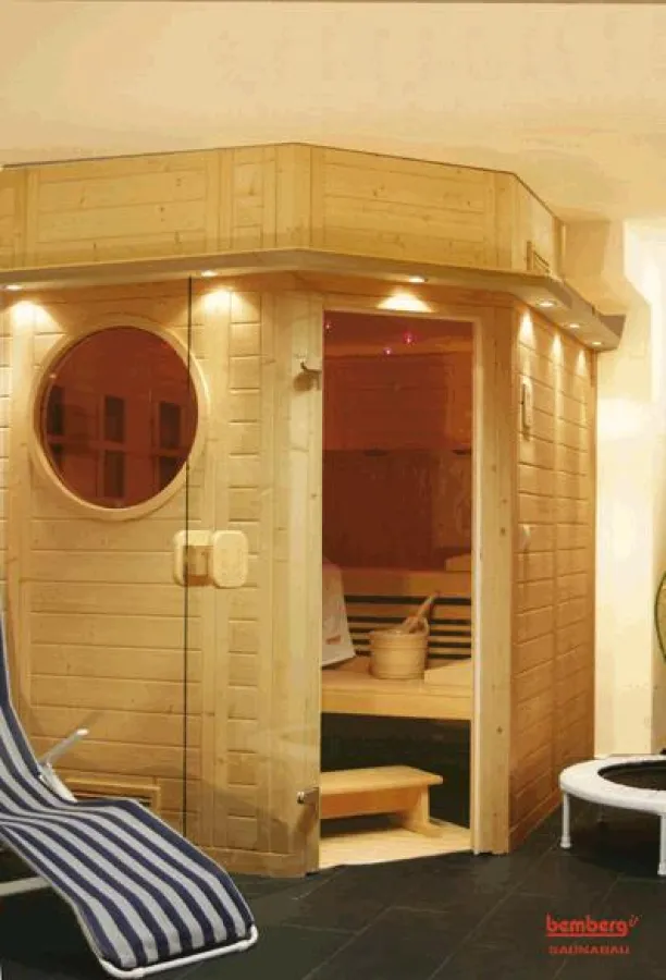 Die NORDI Multiline von BEMBERG innen mit geballter Technik in einer Kabine – Sauna – Infrarot und Softdampfbad, zusätzlich mit Sternenhimmel und Korpus aus massiver karelischer Fichte, 58 mm starke B