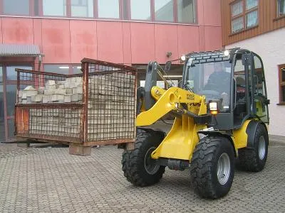 Bild: Neuer Radlader für die Ausbildung im CJD Jugenddorf Offenburg