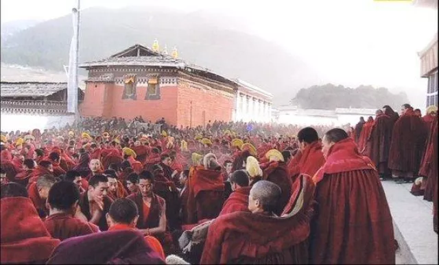 Bild: Mönche des Klosters Kirti in Osttibet weiterhin schikaniert