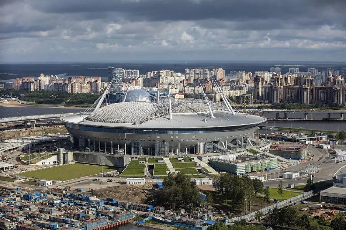 Das Krestowskij-Stadion als Baustelle im Juli 2016 - © Andrew Shiva, Wikimedia