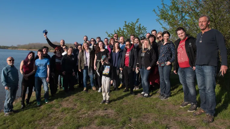 Dell-Mitarbeiter machen den „Hufi“ fit für die Sommersaison Bild: Dell-Mitarbeiter machen den „Hufi“ fit für die Sommersaison