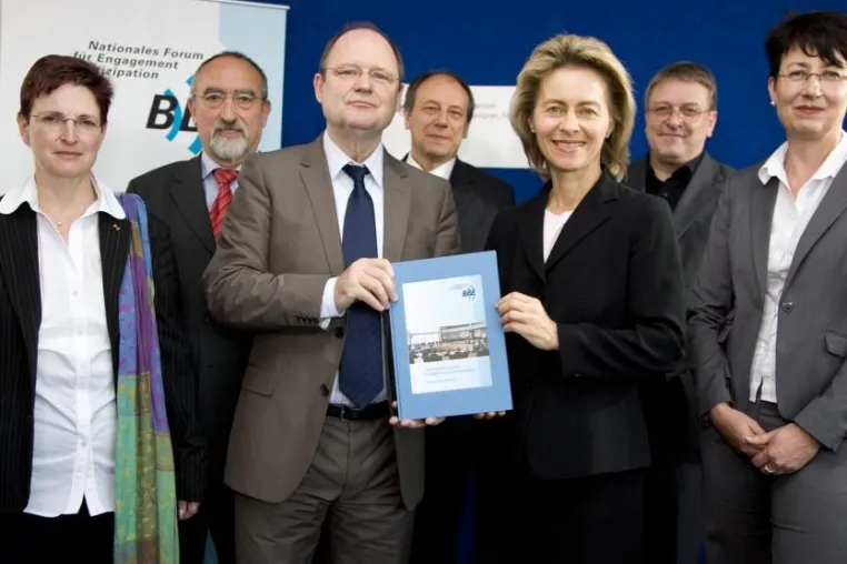 Engagementpolitische Agenda an Bundesregierung übergeben Bild: Engagementpolitische Agenda an Bundesregierung übergeben