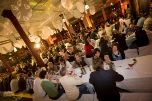 Bild: PowerDating Weltrekord in Hamburg für Guinness Book