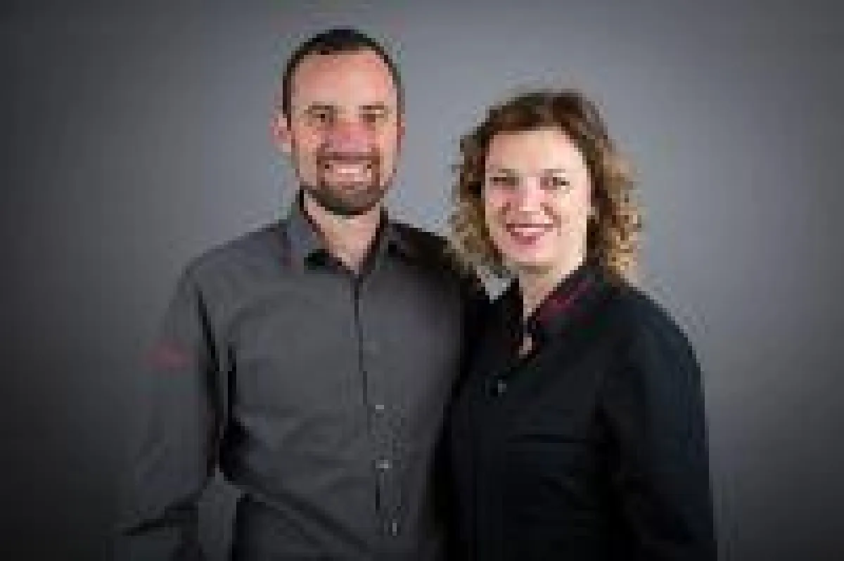 Stephan und Meike Knaut von Fenster Knaut aus Geilenkirchen stellen bei der Fenstermodernisierung jederzeit den Lärmschutz sicher.