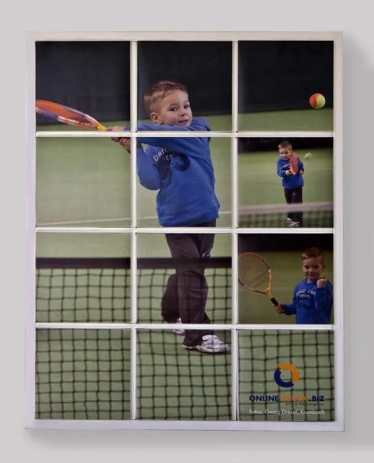 Das Mosaik-Wandbild ist ein neues, einzigartiges Design-Produkt. Jedes der zwölf Fotoboxen ist beidseitig bedruckt. Der optische Gesamteindruck kann somit täglich geändert werden.