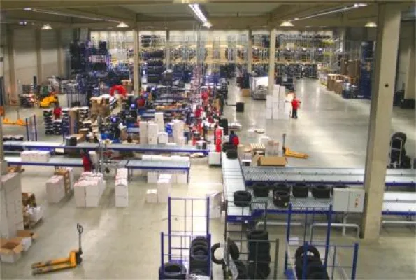 Bild: Reifen Gundlach gibt Vollgas – mit Fördertechnik von AMI