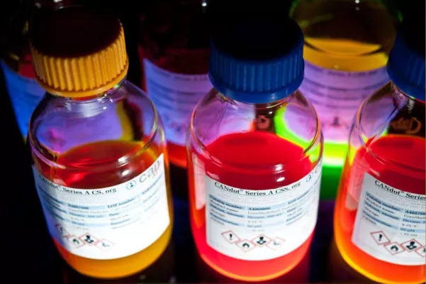Bild: Centrum für Angewandte Nanotechnologie kooperiert mit amerikanischem Feinchemikalienhändler STREM Chemicals