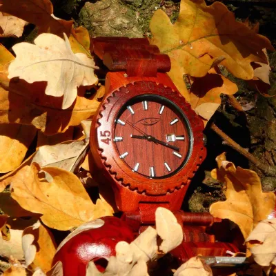 Bild: Armbanduhren aus Holz: edelholzwerker präsentieren neue Kollektion