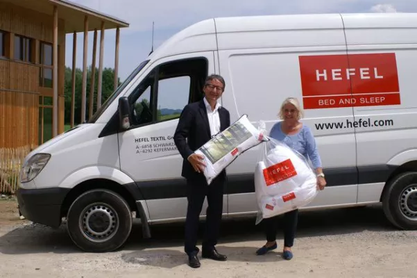 HEFEL Textil spendet für Kinderkrebshilfezentrum Bild: HEFEL Textil spendet für Kinderkrebshilfezentrum