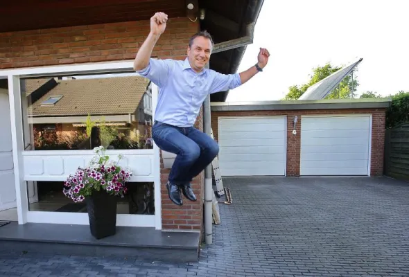 Solarthermie kann mehr – Deutsche lassen jedes Jahr 66 Millionen Euro auf ihren Dächern liegen Bild: Solarthermie kann mehr – Deutsche lassen jedes Jahr 66 Millionen Euro auf ihren Dächern liegen