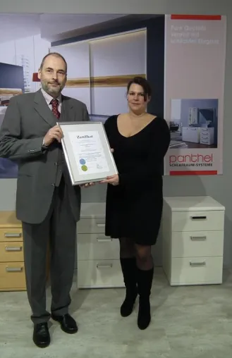 Möbelhersteller Panthel aus Unnau erneut als nachhaltiges Unternehmen zertifiziert. Bild: Möbelhersteller Panthel aus Unnau erneut als nachhaltiges Unternehmen zertifiziert.