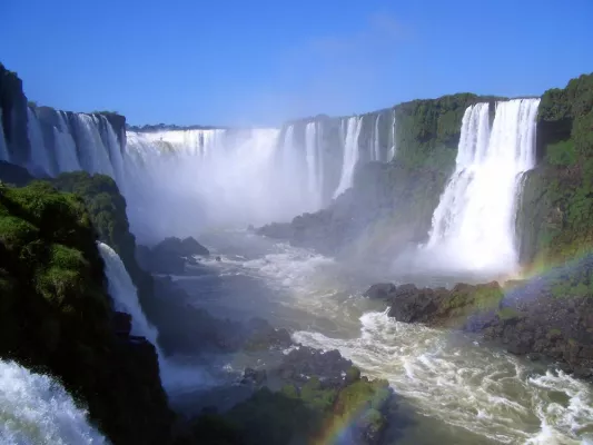 Bild: Argentinien und Brasilien - Wo der Regenbogen ein Liebespaar vereint
