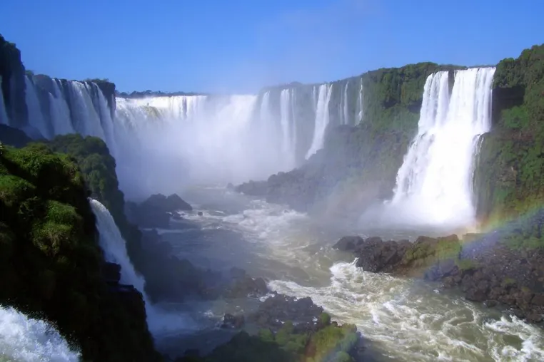 Bild: Argentinien und Brasilien - Wo der Regenbogen ein Liebespaar vereint