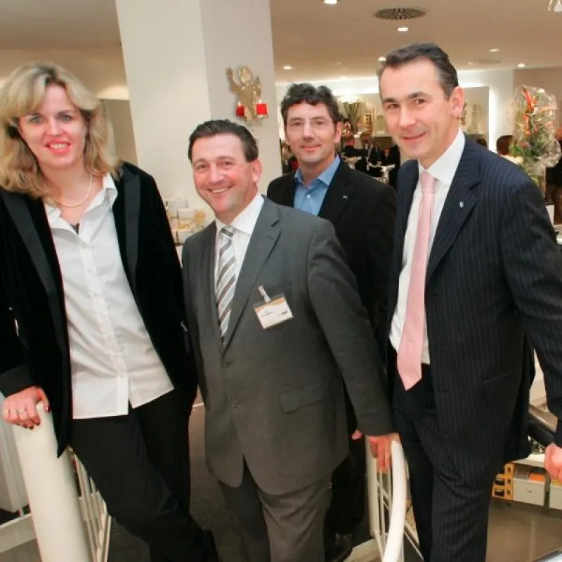 Im Bild von li. nach re.: Annette Pieper (Inhaberin), Frank Hesseldieck (EK-Bereichsleiter), Franz-Josef Hasebrink, Frank Segerath (beide EK-Vorstand)