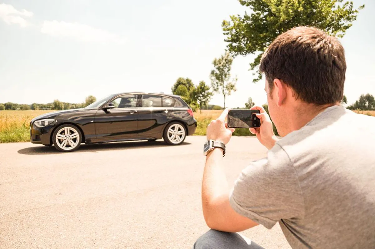 Kundenfahrzeug einfach mit dem Smartphone fotografieren