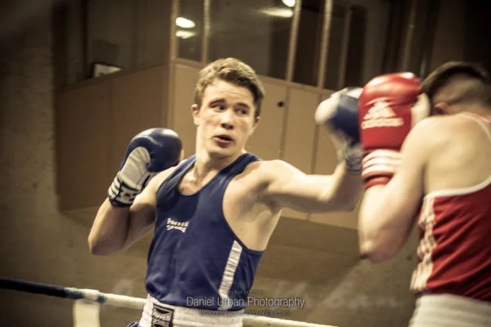 Bild: Marlon Tunger bezwingt George Rhodes jun. im Länderkampf der Box-Elite