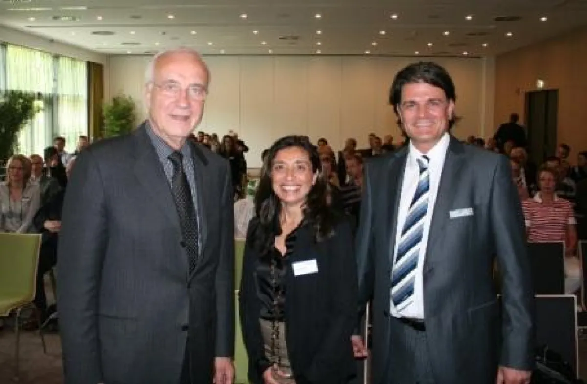 Begrüßten in Essen gemeinsam die Mitglieder von HÖREX und IGA OPTIC - Carsten Schünemann (IGA OPTIC), Tannassia Reuber (HÖREX) und Gastredner Dr. Fritz Pleitgen (von re. nach li.) (Foto: Schaarschmidt