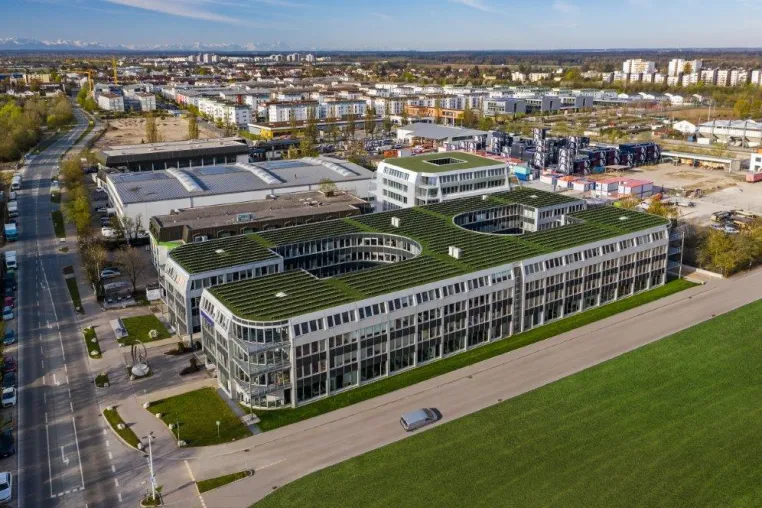 Bild: Bits im Büro: Gewerbeimmobilien mit Glasfaser haben Wettbewerbsvorteil