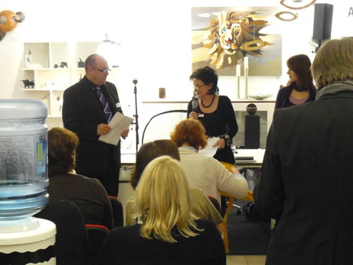 art &office: Begruessung Krimifestival Giessela Guenther und Ulrich Engelhardt mit Lucie Flebbe.