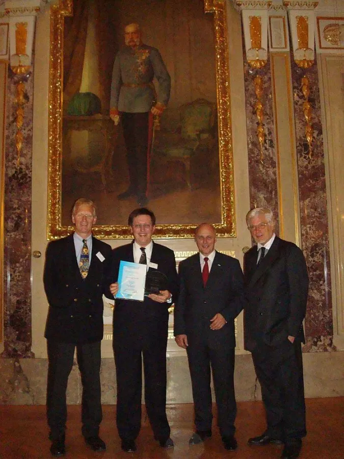 von links: Univ.Prof. Dr. Ronald Bogaschewsky, Ronald Bachfischer, Dr. Holger Hildebrandt (BME e. V.), Dipl.Kfm. Heinz Pechek (BMÖ)