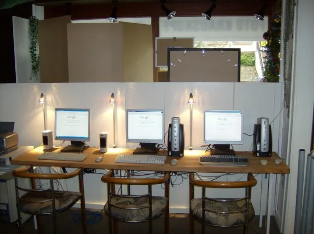 Bild: Eröffnung Internet Cafe barrierefrei für Senioren und Menschen mit Handicap