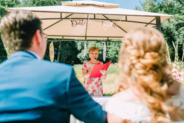 Bild: Astrid Fiedler gründet Traureden-Hamburg