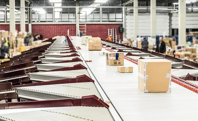 Bild: VanRiet bestückt Serbiens erste automatische Paket-Sortier-Lösung mit HC Sorter