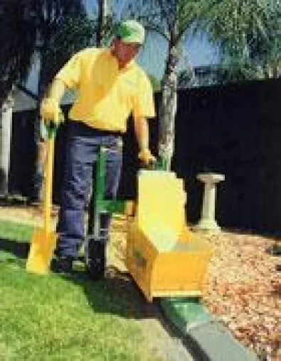Gartenmaschinen aus Australien zum Erstellen runder Randsteine Bild: Gartenmaschinen aus Australien zum Erstellen runder Randsteine