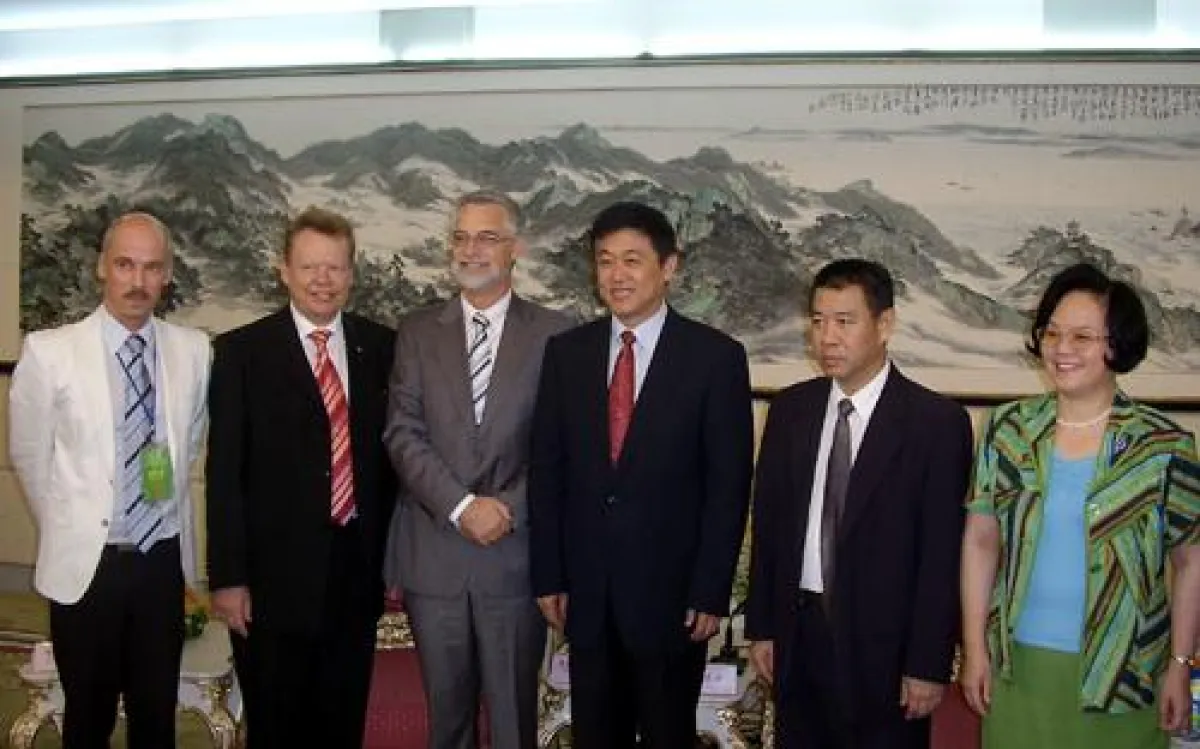 Foto1: (v.l.n.r.) Christian Bauer (KFE), Präsident Günter Titsch (Interkultur Foundation), KFE-Präsident Dieter Topp, Oberbürgermeister Changping Zhang, Vizebürgermeister Huang Ling und Generaldirekto