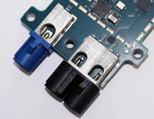 Bild: Automatisches Notrufsystem fürs Fahrzeug: peiker bietet übergreifende UMTS-Lösung für Europa und Russland