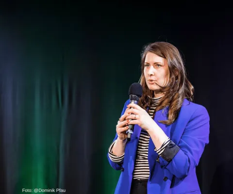 Bild: Familienexpertin hält Weltrekord beim Internationalen Speaker Slam 