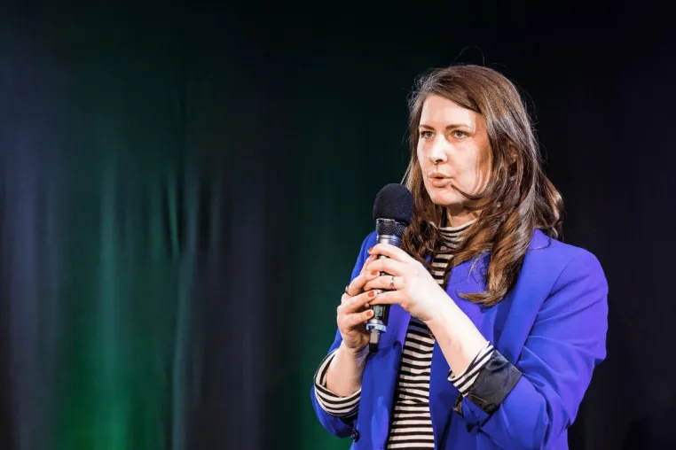 Bild: Familienexpertin hält Weltrekord beim Internationalen Speaker Slam 