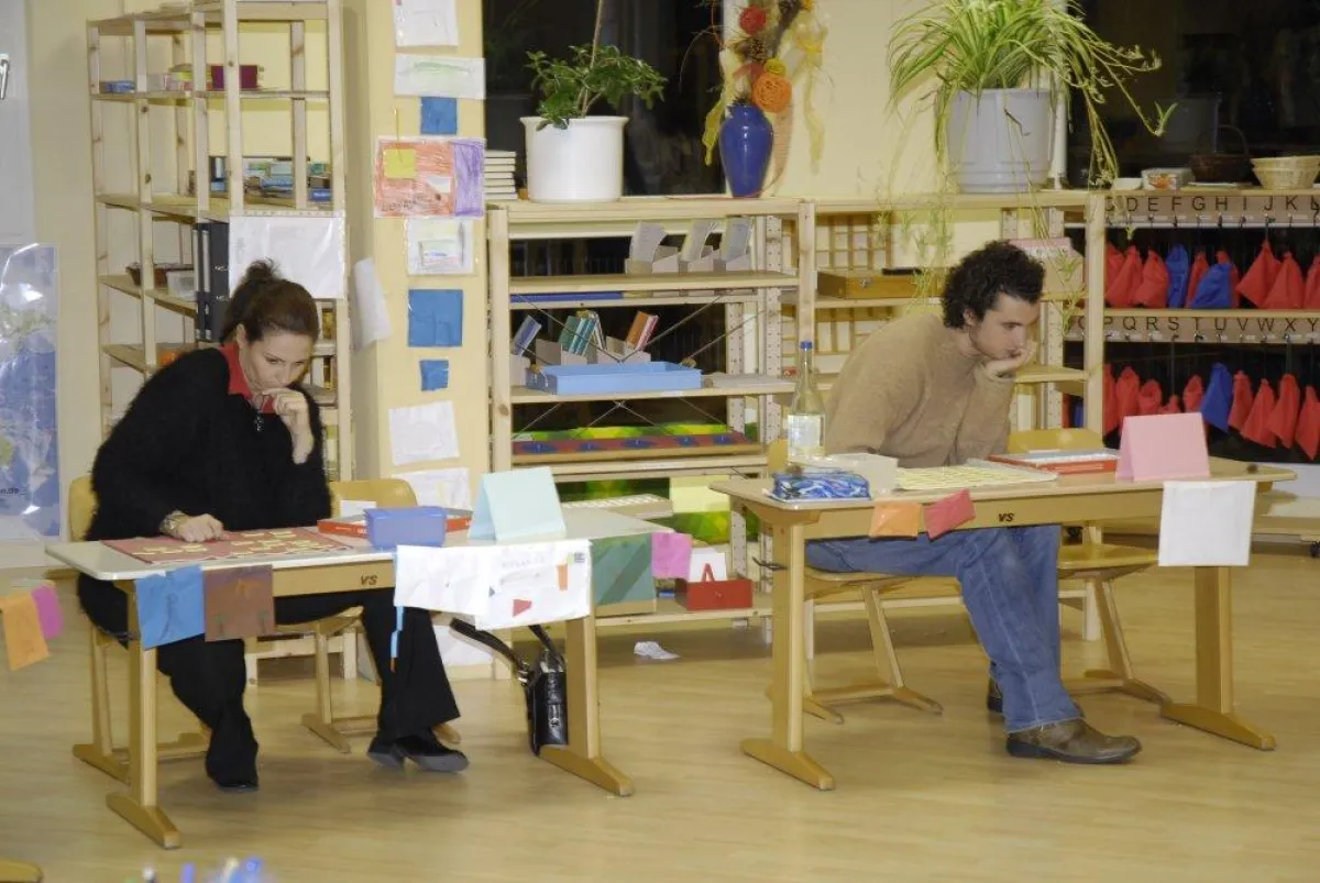 Eltern dürfen Schüler sein - Ein Abend mit unserem Lernmaterial zum Ausprobieren - Teil 3 der Infotrilogie zum Aufnahmeverfahren in die Montessori-Schule Mühlheim