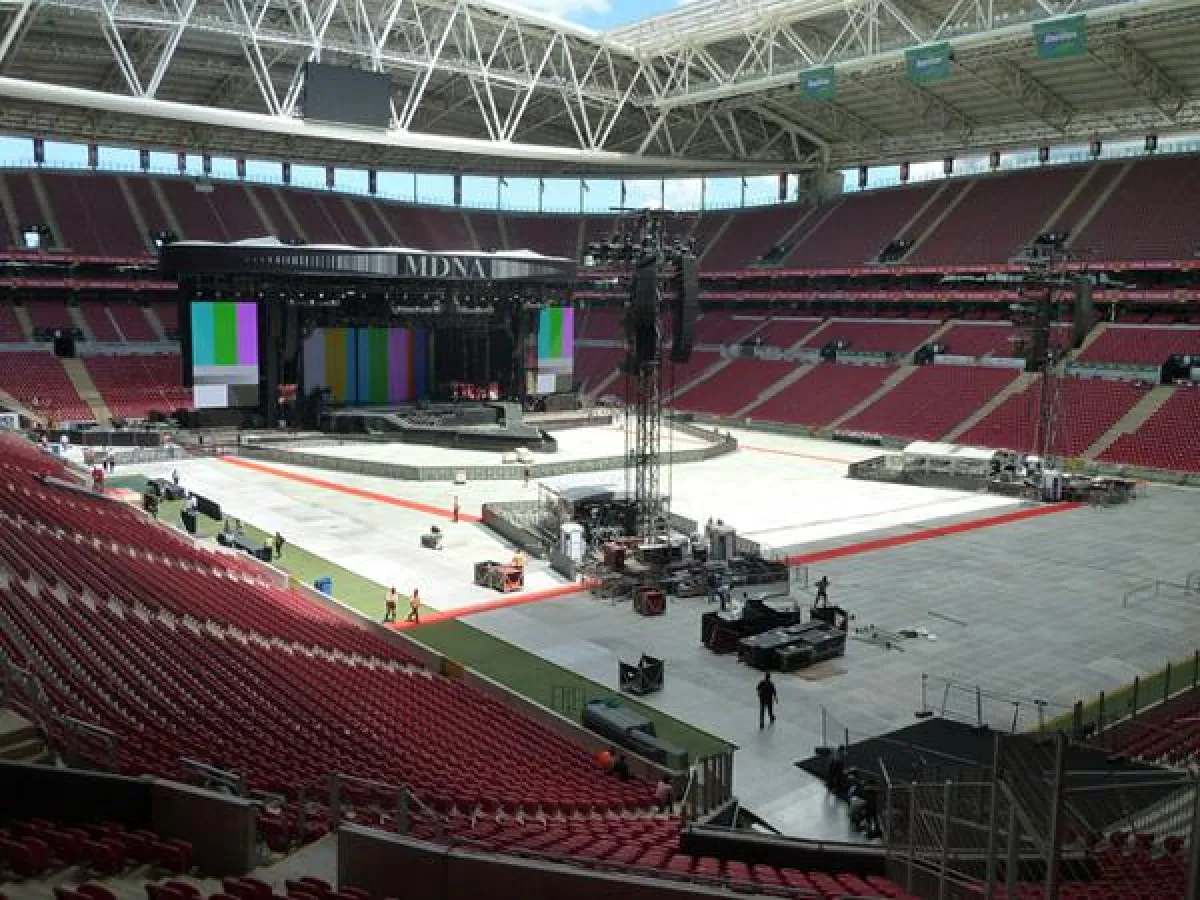 eps liefert Bodenschutz und Site-Equipment für die MDNA Tour