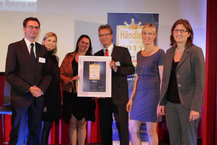 Bild: RENO ist "Händler des Jahres 2011" in der Kategorie Schuhe