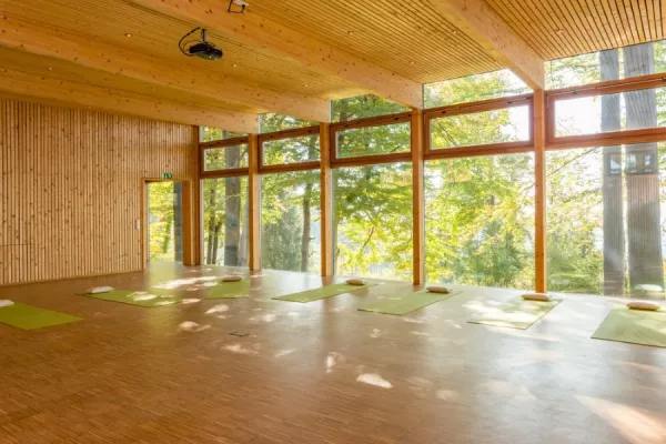 Tiefenerlebnis für Seminare und Tagungen im stressfreien Naturhaus der GutsAlm Harlachberg Bild: Tiefenerlebnis für Seminare und Tagungen im stressfreien Naturhaus der GutsAlm Harlachberg