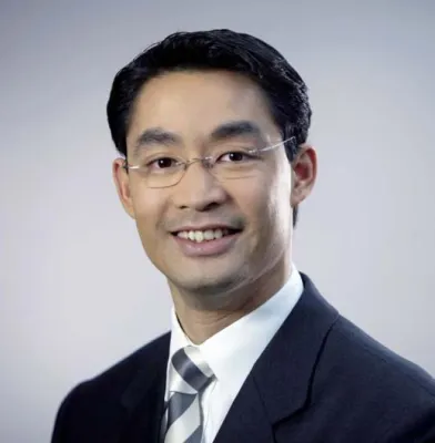 Bild: Bundeswirtschaftsminister und Vizekanzler Dr. Philipp Rösler im Gespräch mit Mobil in Deutschland e.V.