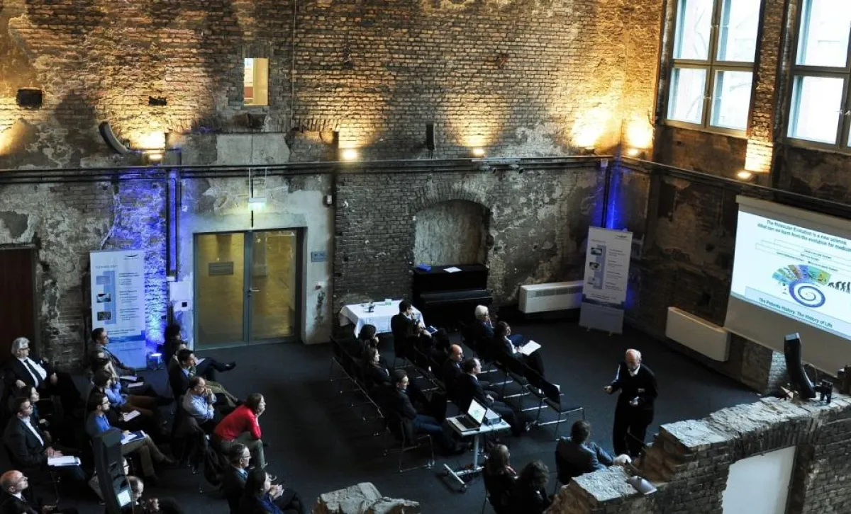 Fachleute aus Wissenschaft und Wirtschaft beim Organobalance Symposium über gute Bakterien in Berlin