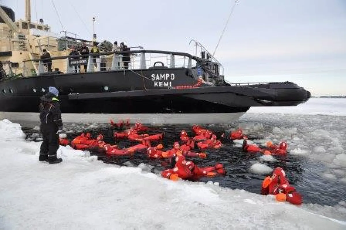 Der BALLY WULFF Hauptstadt Club geht baden