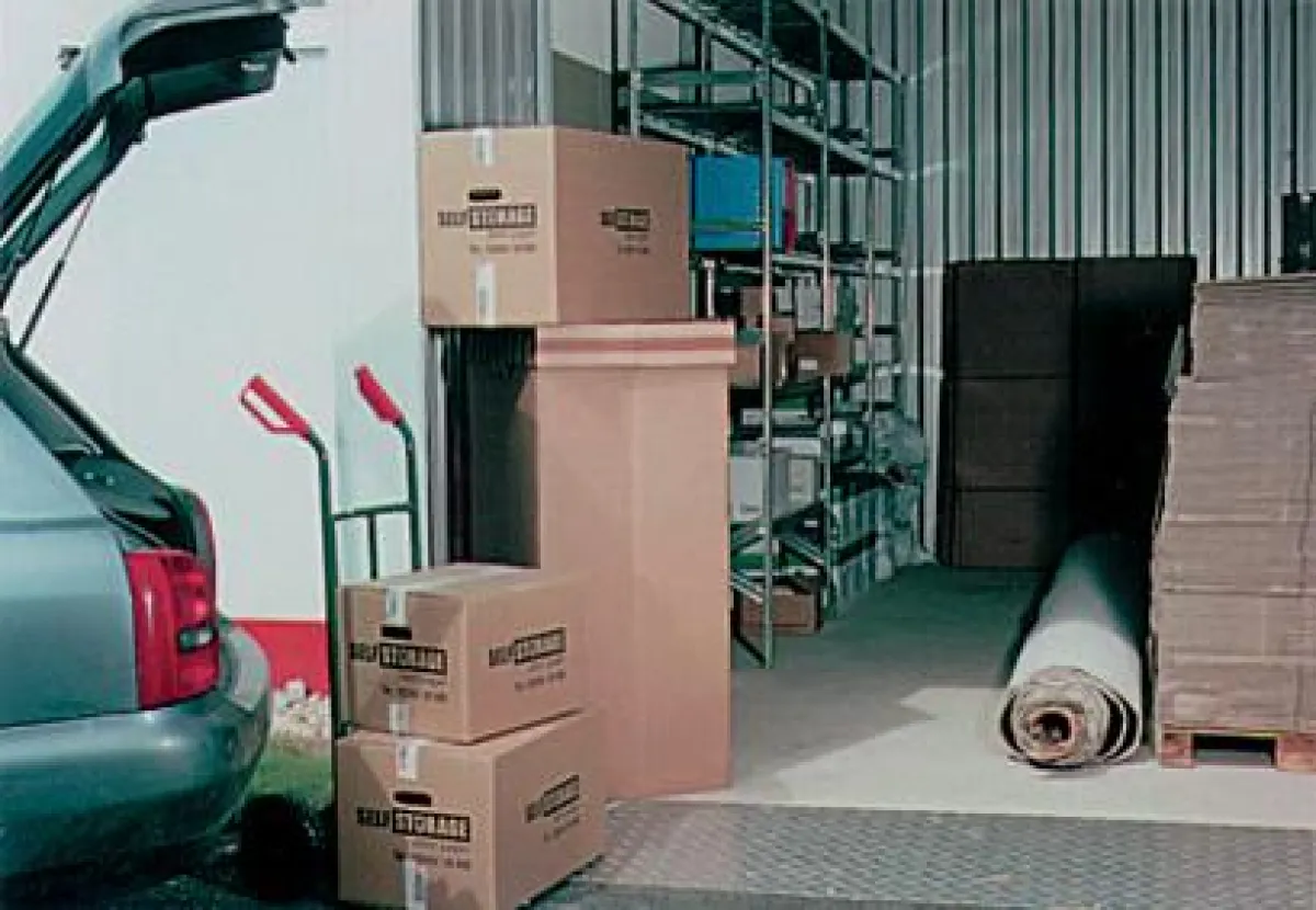 Bequem vor den individuellen Stauraum fahren